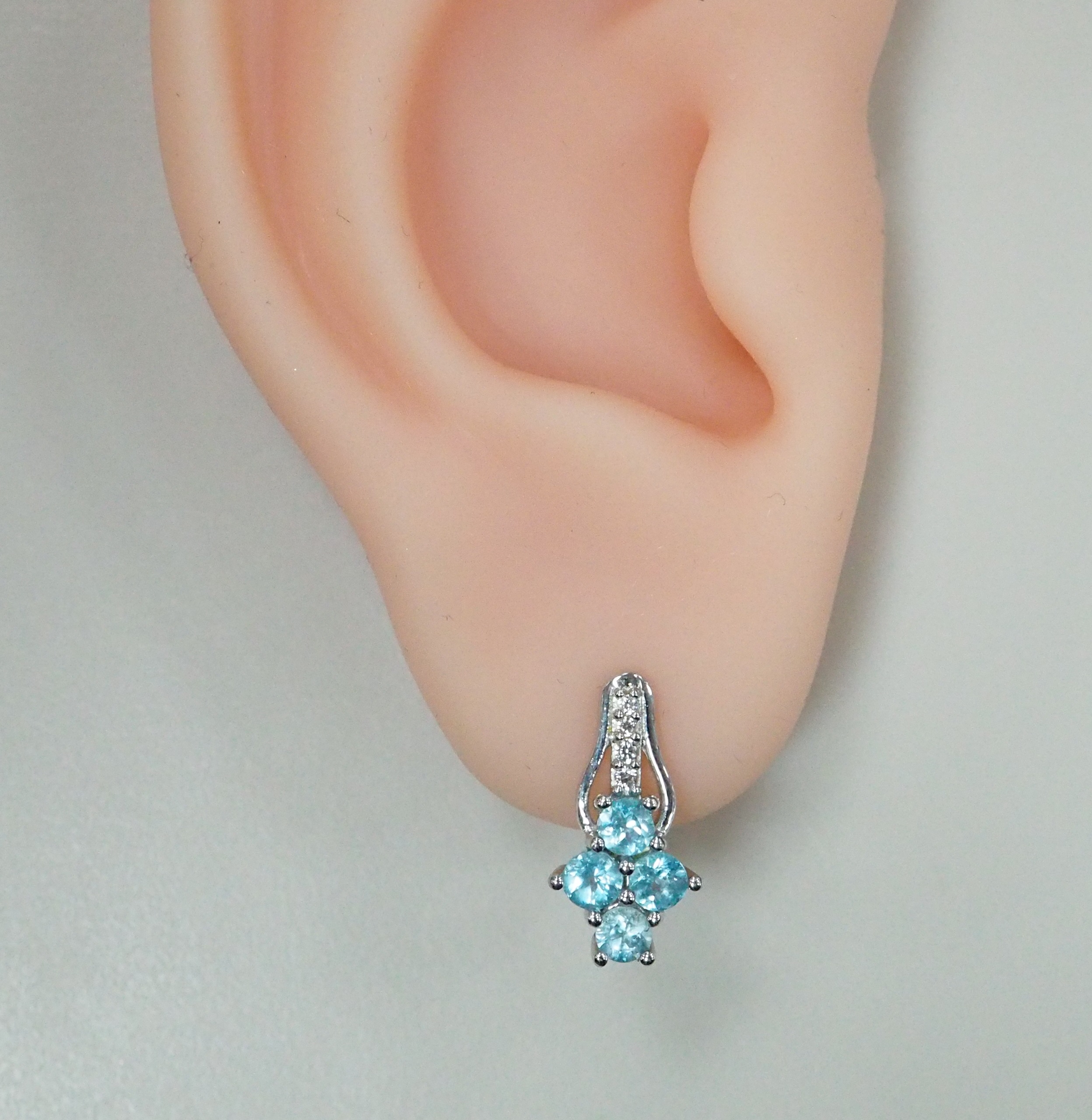 Серебряные серьги с апатитами
